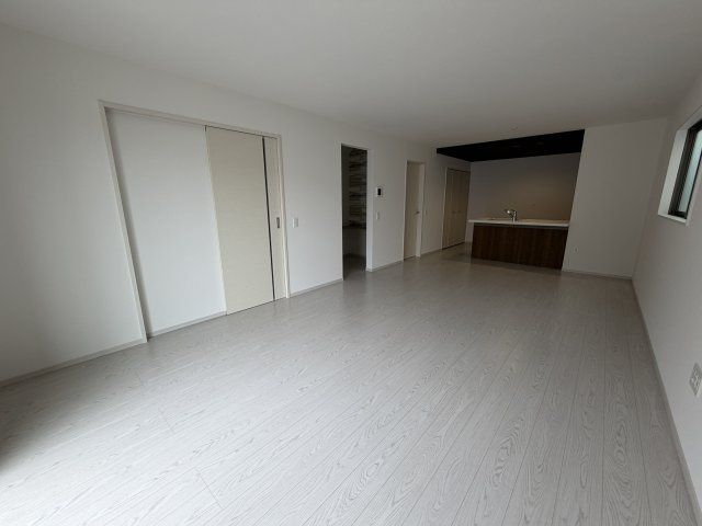 玉手　新築一戸建ての居間・リビング