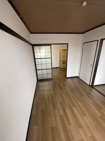 ハイツ東新A棟の居間・リビング