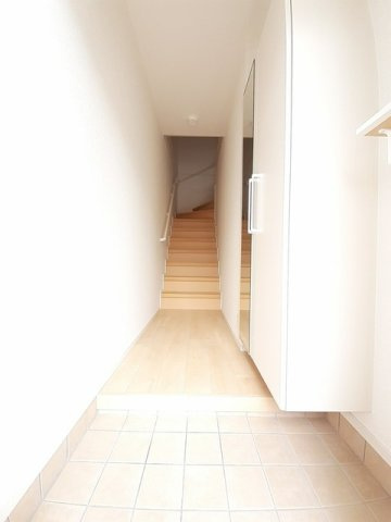 【玄関】 | ラフォルテ　Ⅰ | 収納もある玄関です
