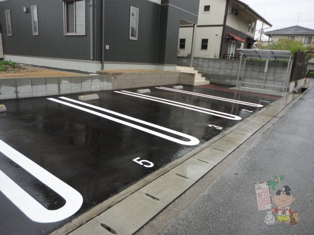 シャーメゾンセラヴィの駐車場