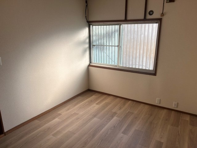 新田3丁目貸家の居間・リビング
