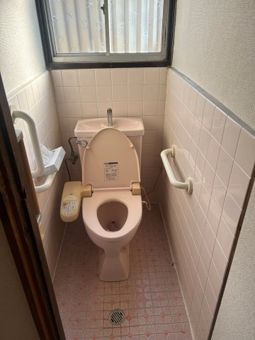 新田3丁目貸家のトイレ