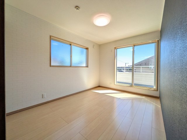 八王子市　長房町　中古戸建ての洋室|～2階6.0帖の洋室　2面採光で赤生ク風通しの良いお部屋です～