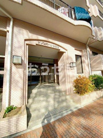 メゾンベール壱番館のエントランス