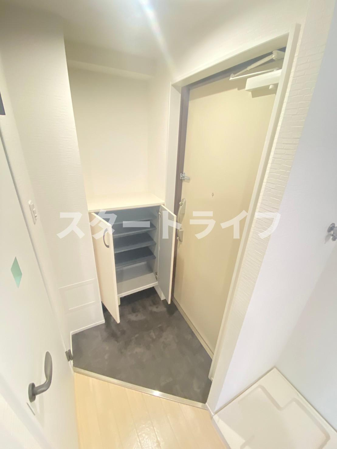 大阪市東淀川区淡路３丁目の賃貸マンションの玄関