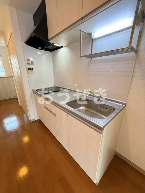 エストコートのキッチン|同建物別部屋の写真となります。