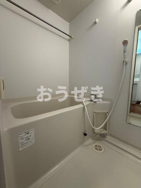 エストコートの浴室|同建物別部屋の写真となります。