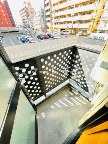 大阪市淀川区東三国６丁目の賃貸マンションのバルコニー
