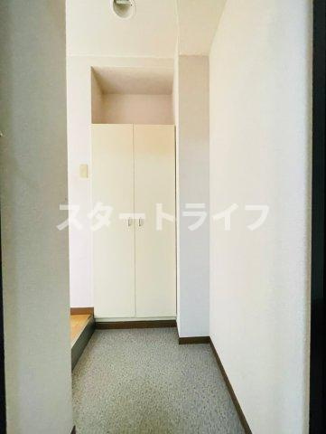 大阪市淀川区東三国６丁目の賃貸マンションの玄関