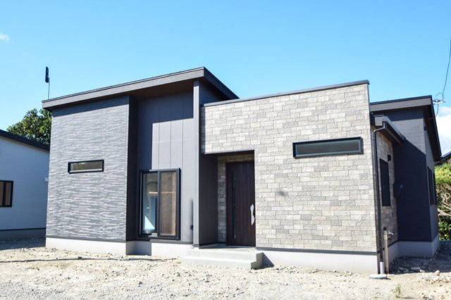 安曇野市豊科高家　新築戸建の外観|2026年10月完成予定の平屋！最新設備で新しい暮らしを。