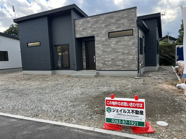 安曇野市豊科高家　新築戸建の外観|理想の平屋で新生活を。お引渡し時期はお気軽にお問合せ下さい。