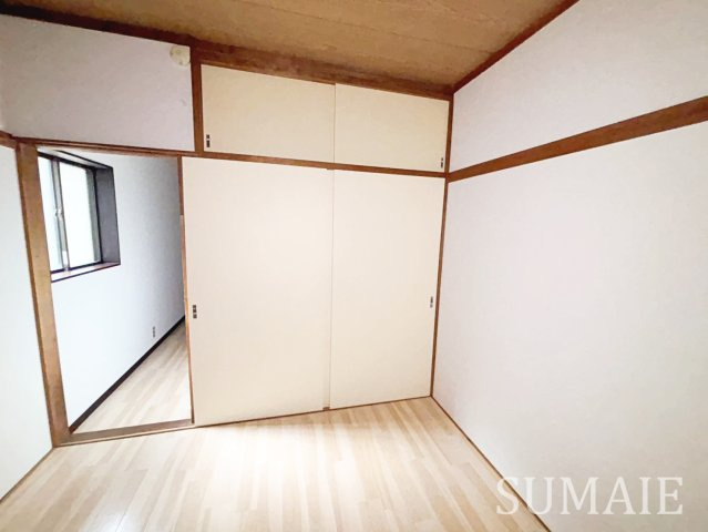 コーポ前地の居間・リビング|収納です。