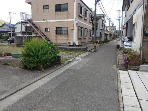 越後線　白山駅近く 鏡渕小区内の土地が出ましたの前面道路含む現地写真