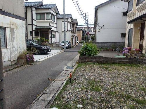 越後線　白山駅近く 鏡渕小区内の土地が出ましたの前面道路含む現地写真