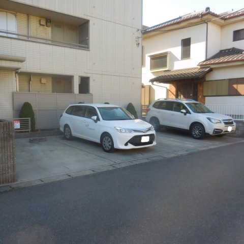 カーサヴィエントの駐車場
