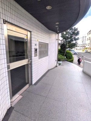  | エーデルホルツ弐四 | ■室内広々の90.46平米■南向き2階部分・陽当たり・通風良好■車庫権利付（月額0円）  ■エレベーター付■オートロック■南向きバルコニー■駐輪場・バイク置場について使用料なし■ペット飼育不可
