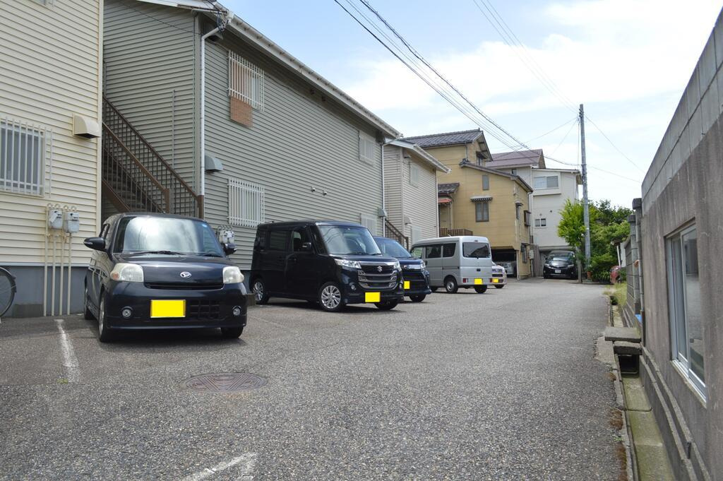 サンセットハウスの駐車場