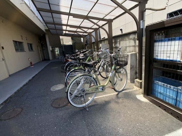 ナンノ第8号館の駐車場