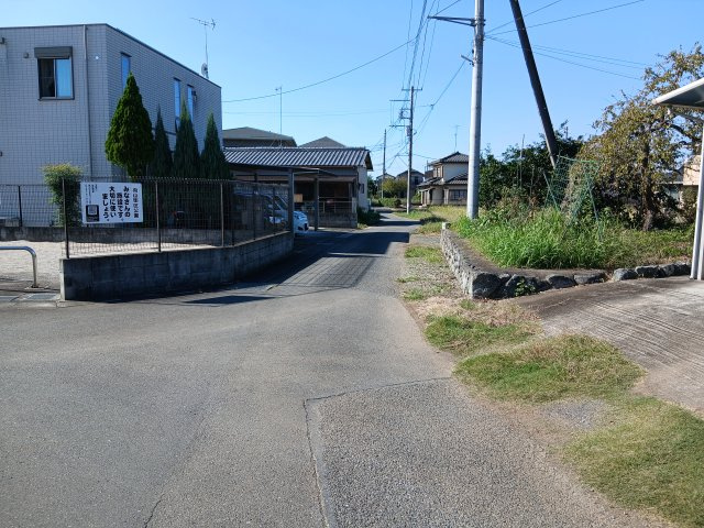 東松山市下野本　土地114坪の前面道路含む現地写真