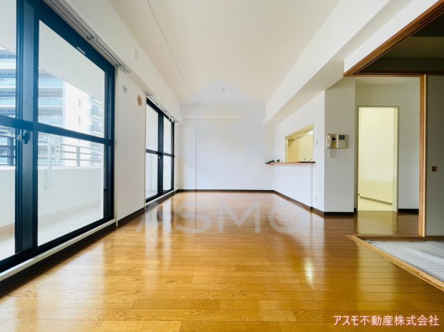 【居間・リビング】 | シティテラス大新 | ※同物件　別間取り　参考写真