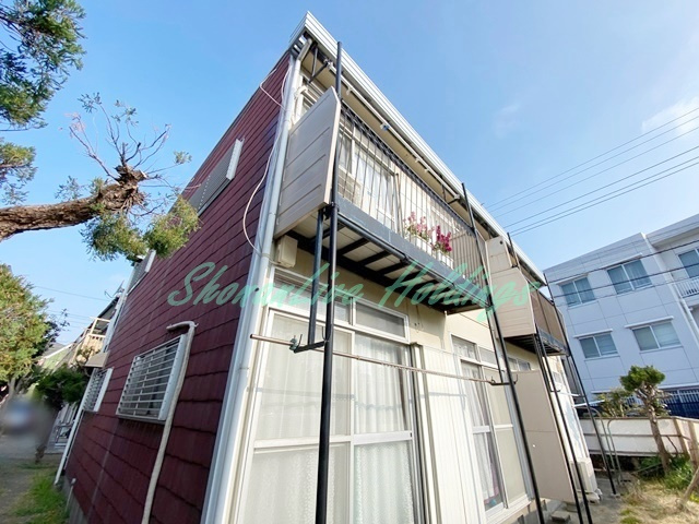 藤沢市鵠沼桜が岡３丁目のアパートの外観