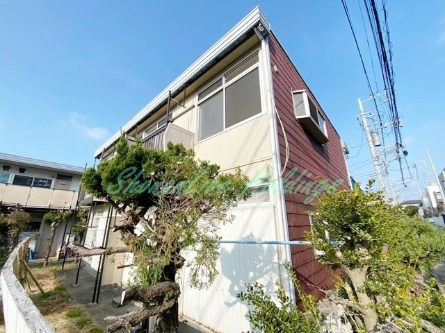 藤沢市鵠沼桜が岡３丁目のアパートの外観