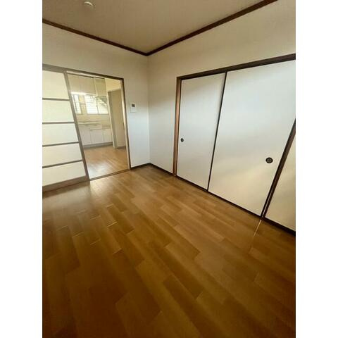 藤沢市鵠沼桜が岡３丁目のアパートの居間・リビング