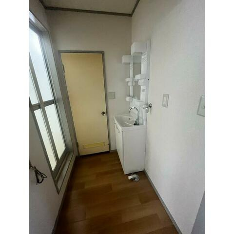 藤沢市鵠沼桜が岡３丁目のアパートの洗面所