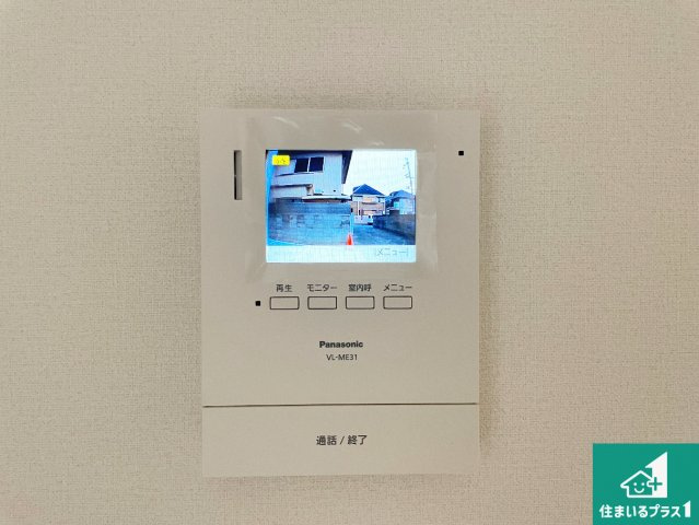 ■尼崎市富松町　第2期　新築一戸建ての防犯設備|カラーモニターインターホン！声だけでなく来訪者の姿や顔がモニターで確認できるので、小さなお子様がいらっしゃるご家庭でも安心できます！