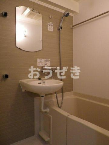 ルーブル神宮前の浴室