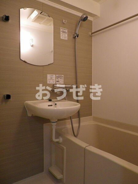 ルーブル神宮前の浴室