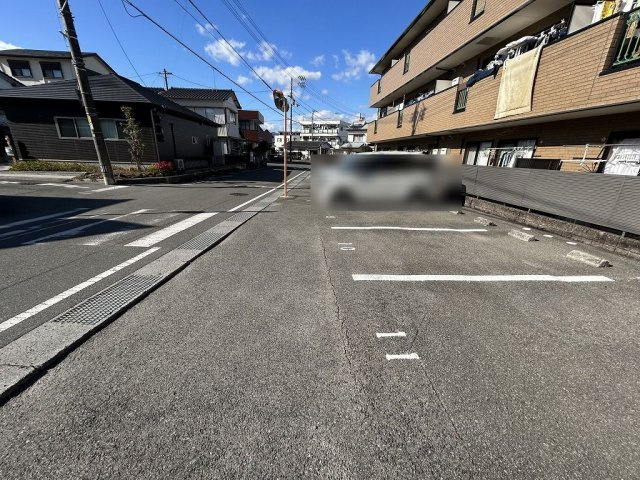 メゾン・エスポワールの駐車場|駐車場があるので、車を買う予定の方も安心です