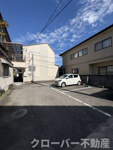上吉田ハイツの駐車場