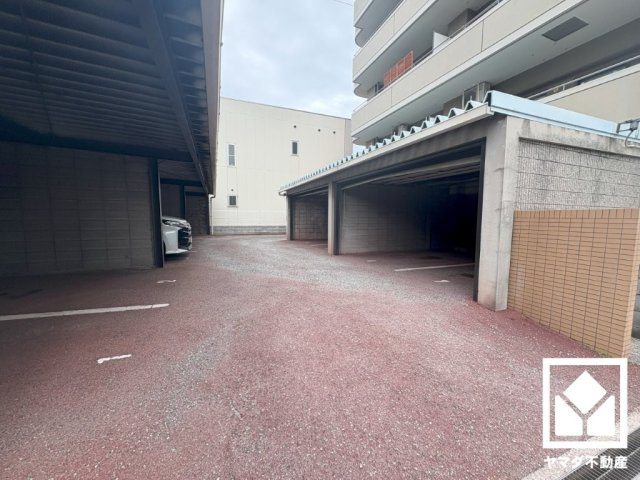 リブコート武庫川の駐車場
