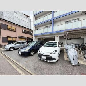 アースヒル東白壁の駐車場