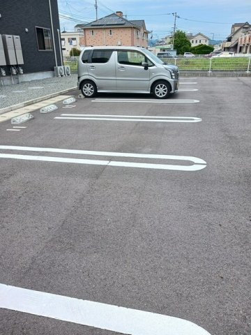 マーヴェラス　Ｅの駐車場|駐車場があります