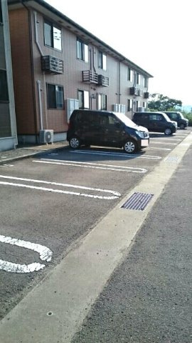 セレブリティ　Ａの駐車場|車をお持ちの方に嬉しい駐車場付きの物件です