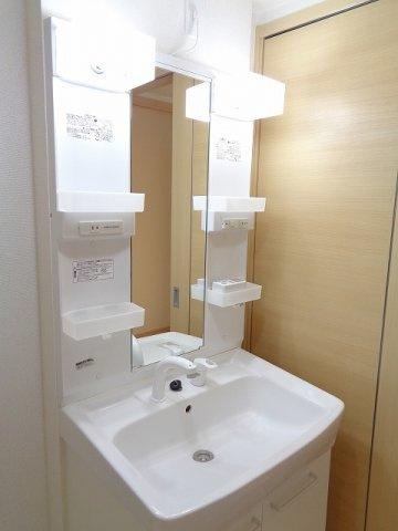 セレブリティ　Ａの洗面所|脱衣スペースもあります