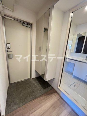 【玄関】 | ブルーム | 別部屋写真