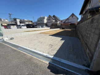【外観】 | 高師浜１丁目　新築分譲住宅 | 一坪以上の浴室でのびのび一日の疲れを癒して下さいね！浴室に窓が付いているので、換気ができて湿気やカビ防止になりますよ♪