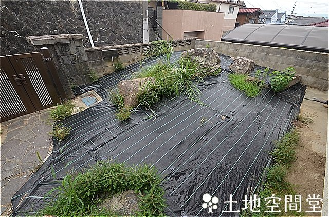通谷１丁目　貸家の庭