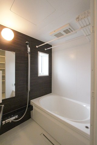 シャロムの浴室|追焚給湯＋浴室乾燥機＋換気窓付き