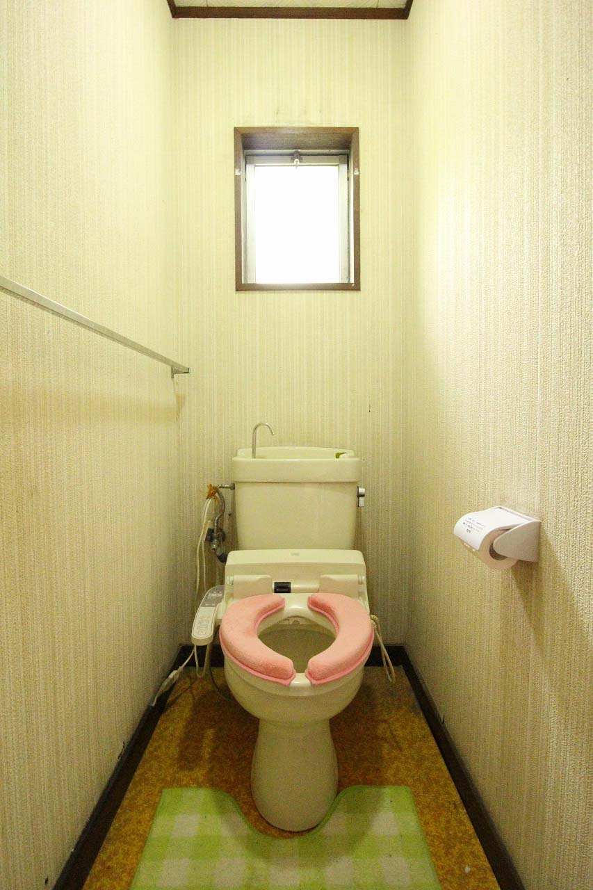 安佐北区倉掛3丁目のトイレ|窓のあるトイレ