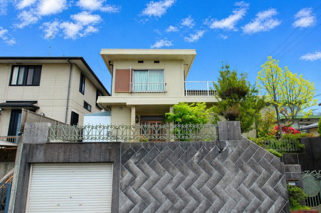 安佐北区倉掛3丁目の外観|昭和55年3月築・鉄筋コンクリート造2階建の4DK☆
北西と南西の2方向が公道に面した角地です