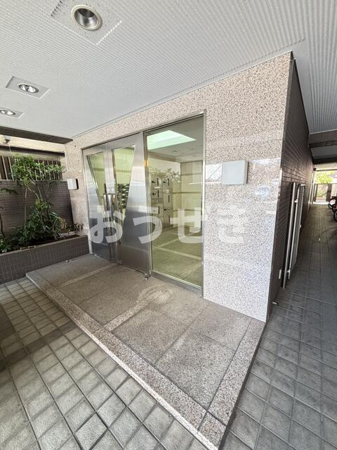 グレース中央のエントランス
