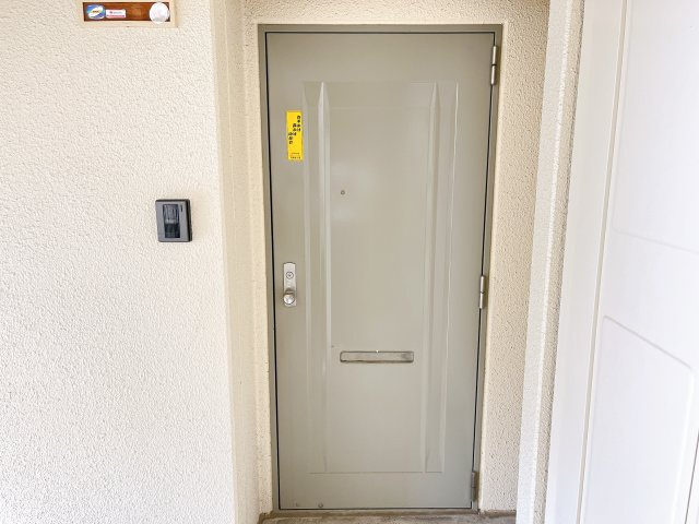 グリーンヒル東新B棟の玄関