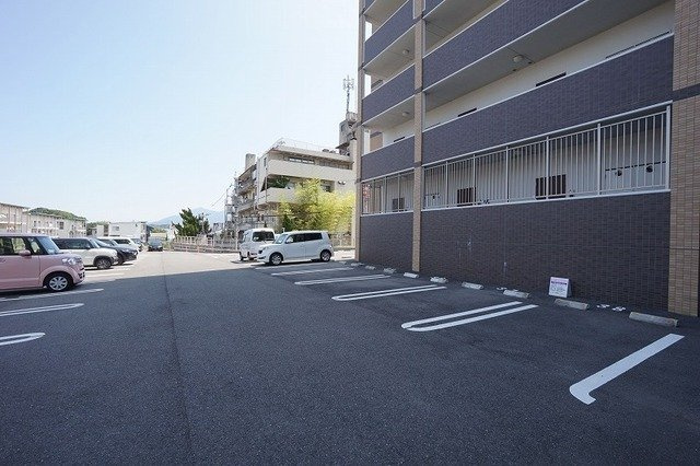 エヴァーグリーンＲの駐車場