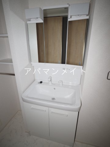 【洗面所】 | メゾンドCWⅡ | シャワー付き洗面台です
