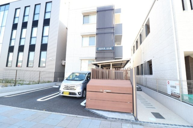 SEJOUR辻本通の駐車場