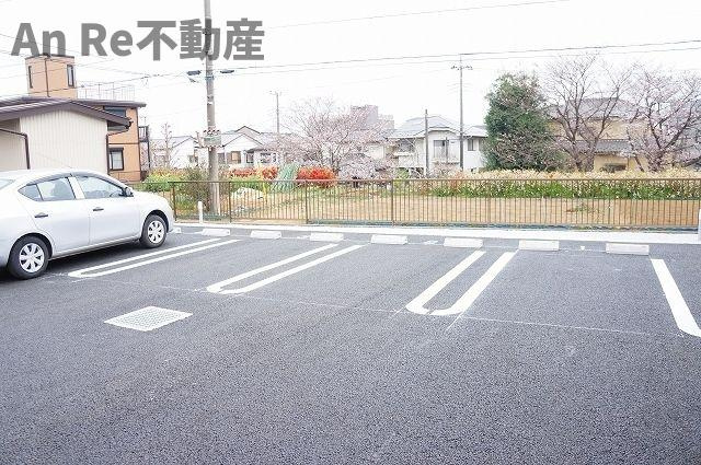フルールの駐車場